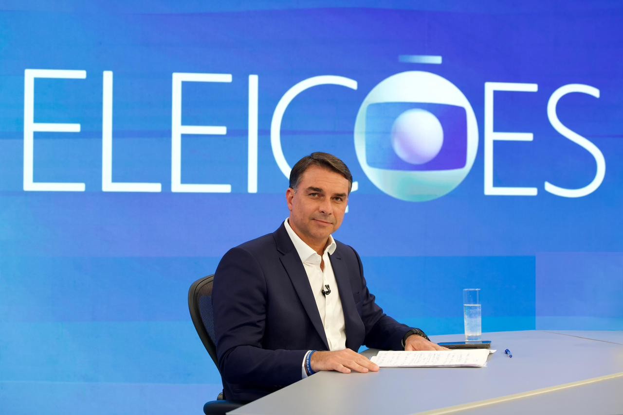 Flávio Bolsonaro propõe reduzir ministérios para cortar gastos e anuncia médico para a Saúde | G1