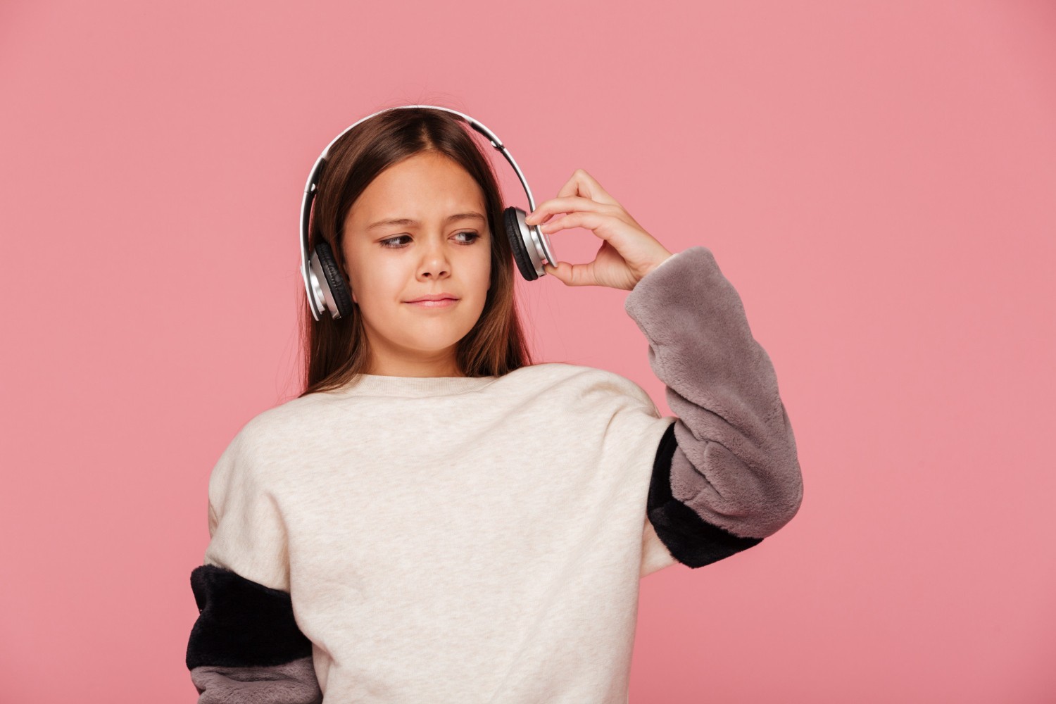 Fones de ouvido para crianças e adolescentes: como escolher modelos com limitador de volume