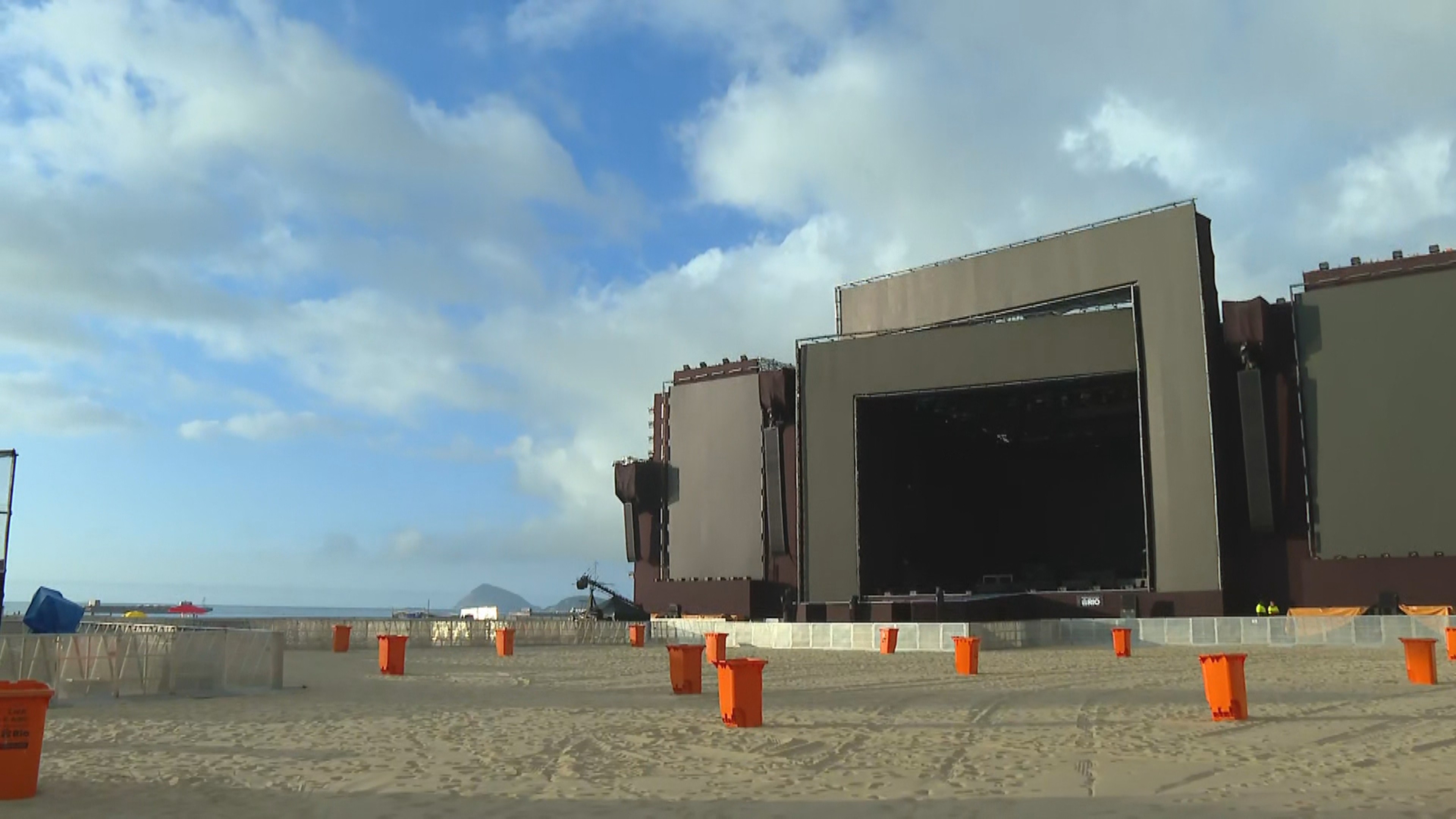 Pista da praia da Atlântica é fechada; SIGA réveillon