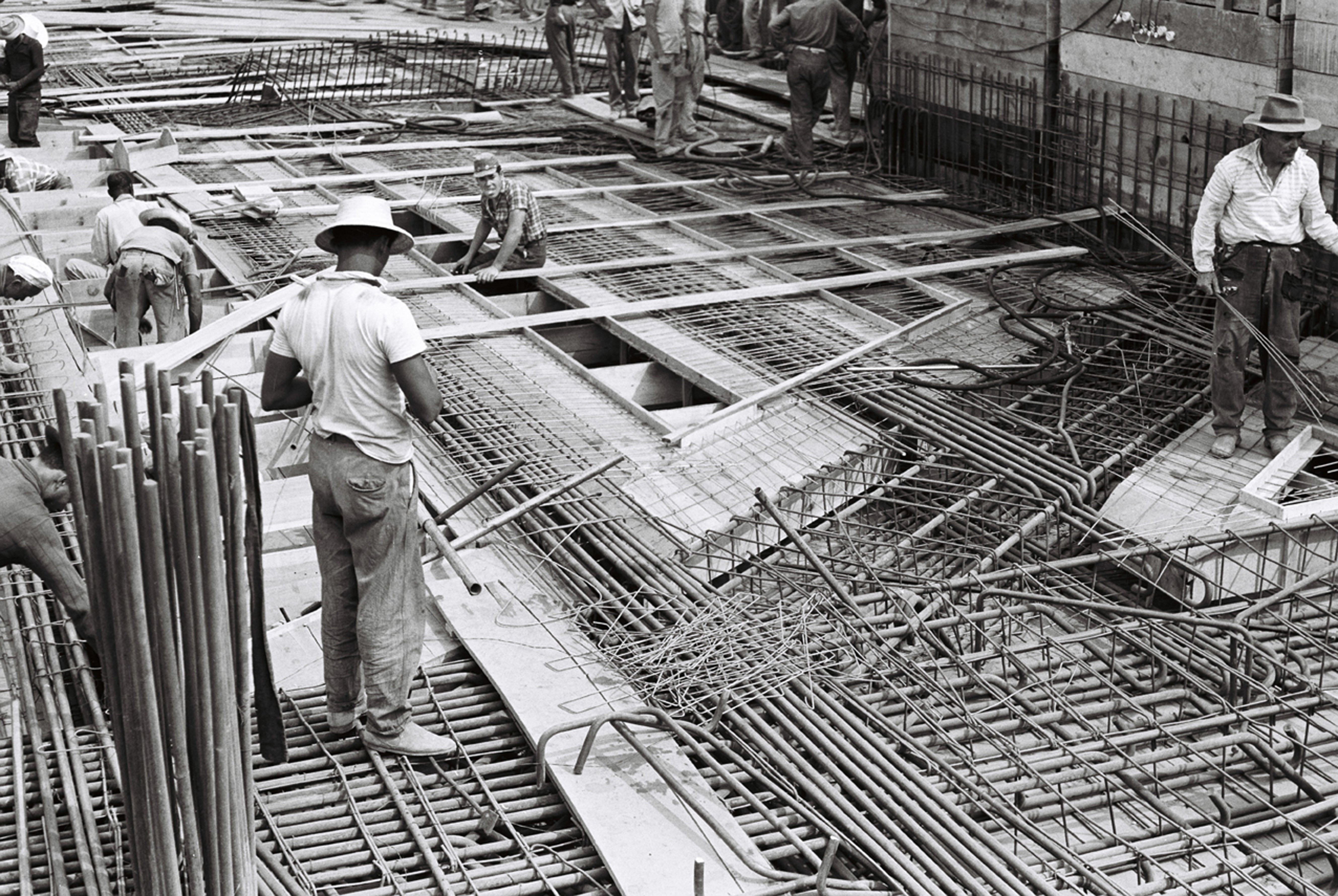 É verdade que corpos de operários foram concretados nos prédios de ...