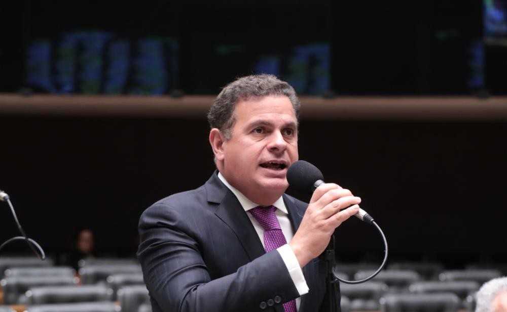 Deputado faz acordo com PGR para devolver R$ 1,4 milhão por contratação de funcionárias fantasmas