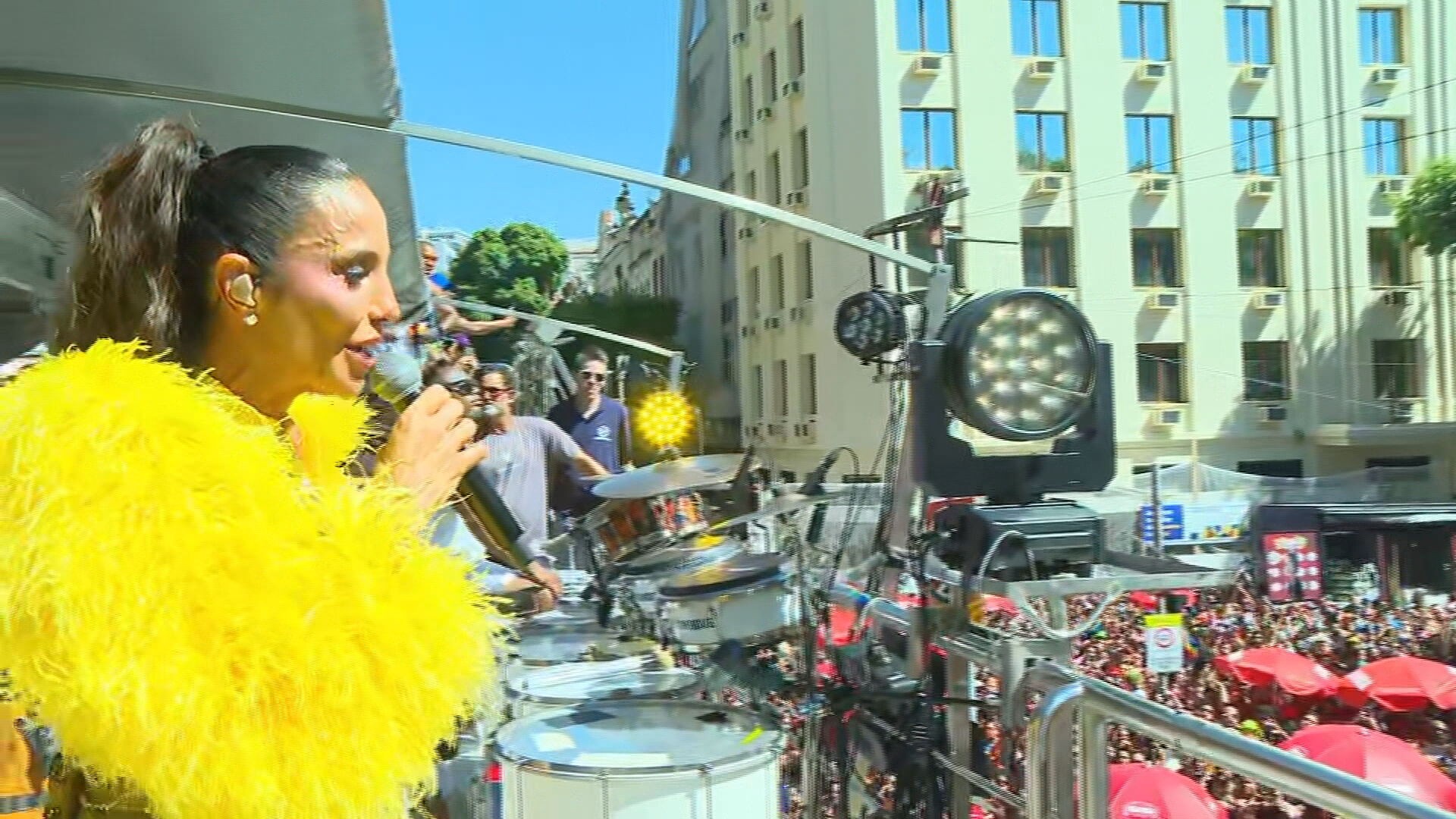 Ivete Sangalo puxa trio elétrico no carnaval de rua do Rio pela primeira vez: 'Muita emoção'