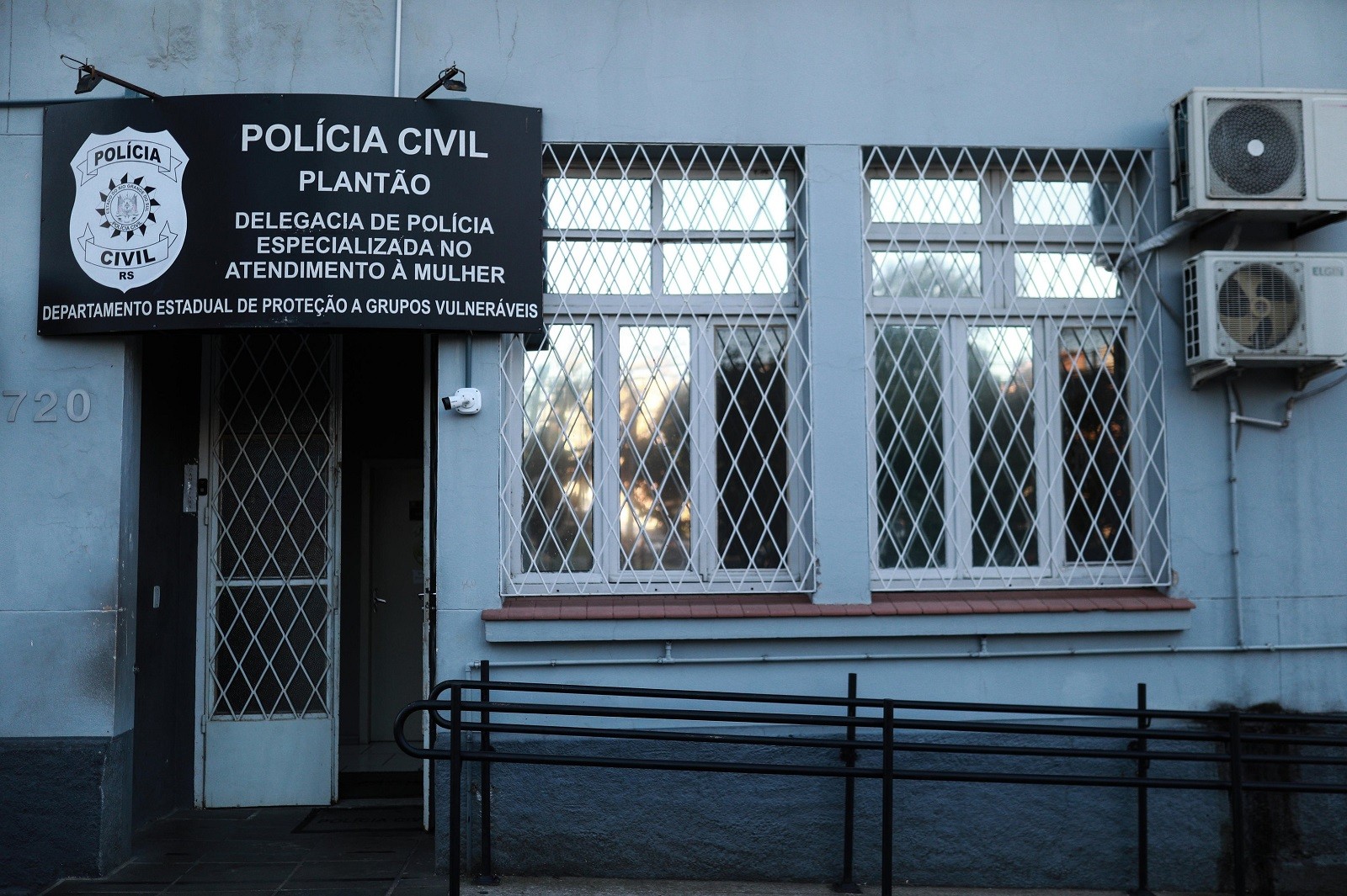 Homem suspeito de esfaquear companheira é preso em Porto Alegre por tentativa de feminicídio