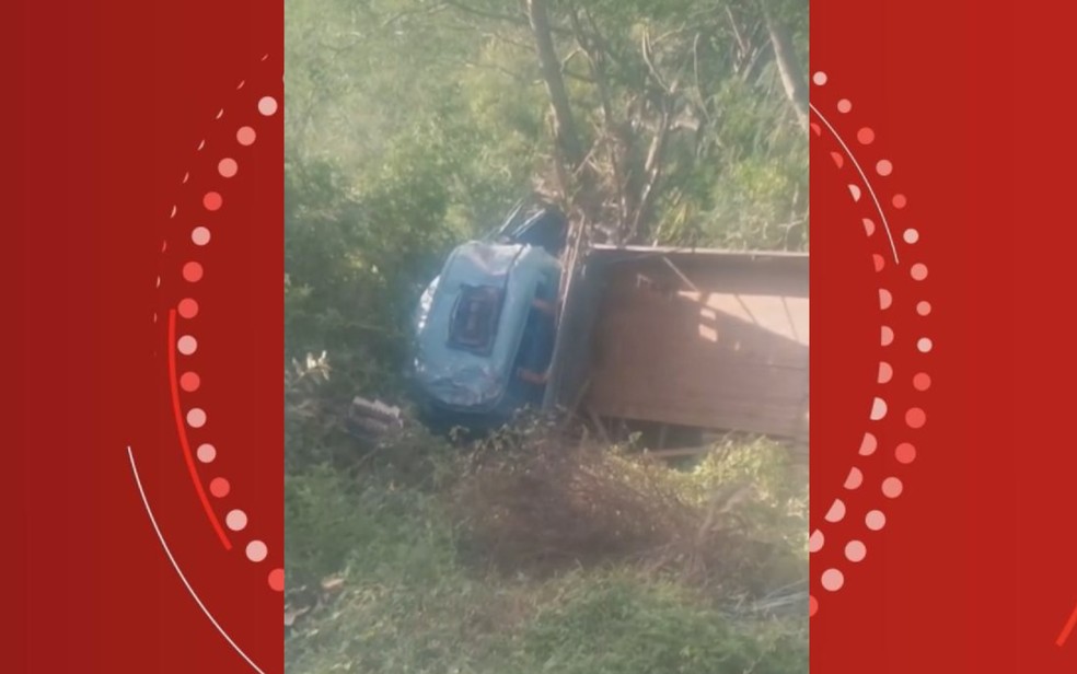 Adolescente de 12 anos morre após caminhão cair em ribanceira no norte da Bahia — Foto: Reprodução/Redes Sociais