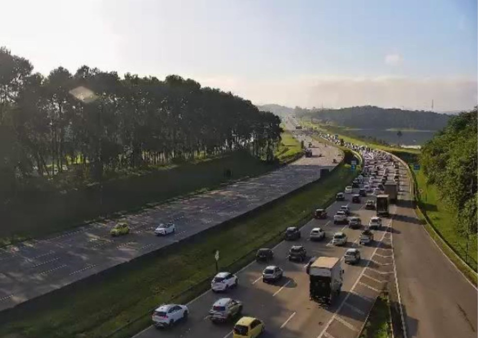 Rodovias do litoral de SP têm mais de 30 km de congestionamento às vésperas do Ano Novo — Foto: Ecovias