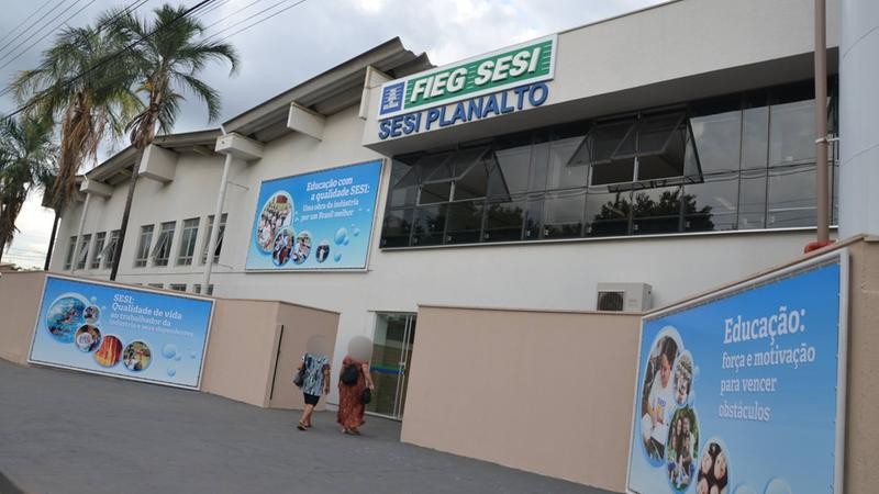 Homem morre após passar mal em aula de hidroginástica, em Goiânia