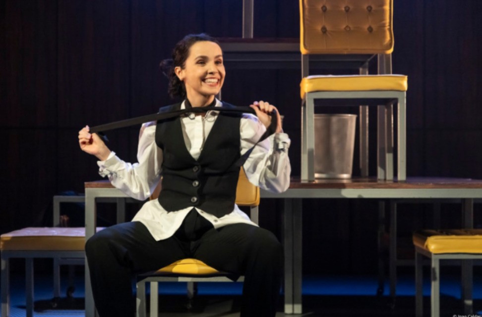Débora Falabella apresenta monólogo premiado 'Prima Facie' no Theatro da Paz, em Belém