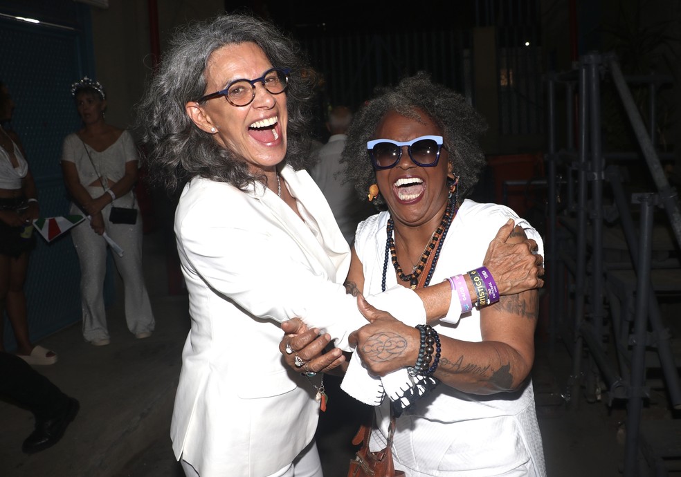 Simone e Sandra de Sá estiveram no desfile da Portela em homenagem a Milton Nascimento — Foto: Rogério Fidalgo/ Agnews