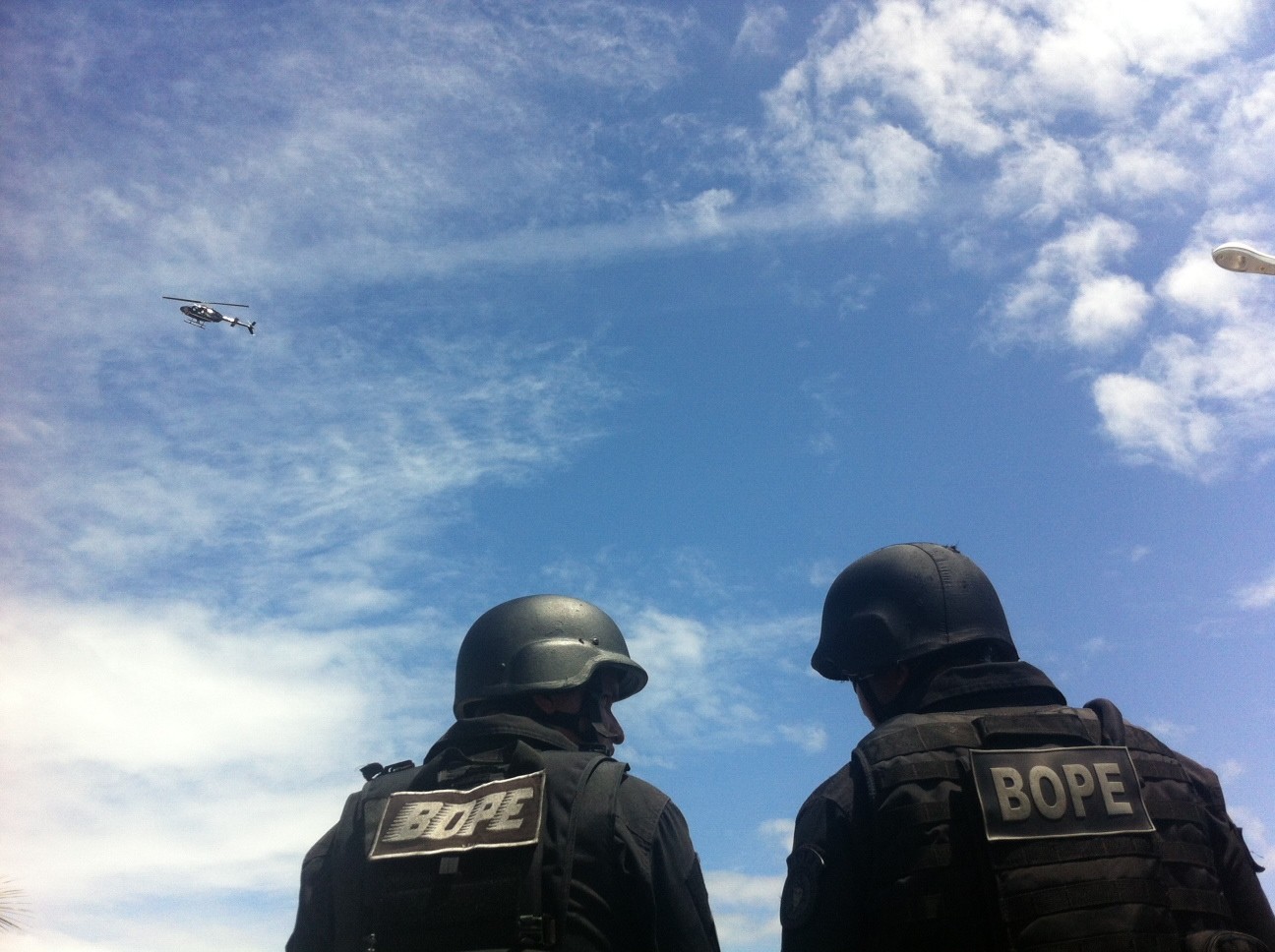 Bomba caseira é encontrada em frente à sede de torcida organizada, no centro de Maceió