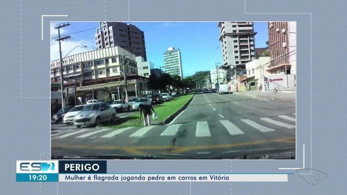 Mulher arremessa pedras em carros e ônibus em avenida de Vitória