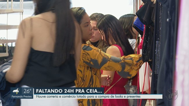 A 24 horas da ceia de Natal, populao corre para compras