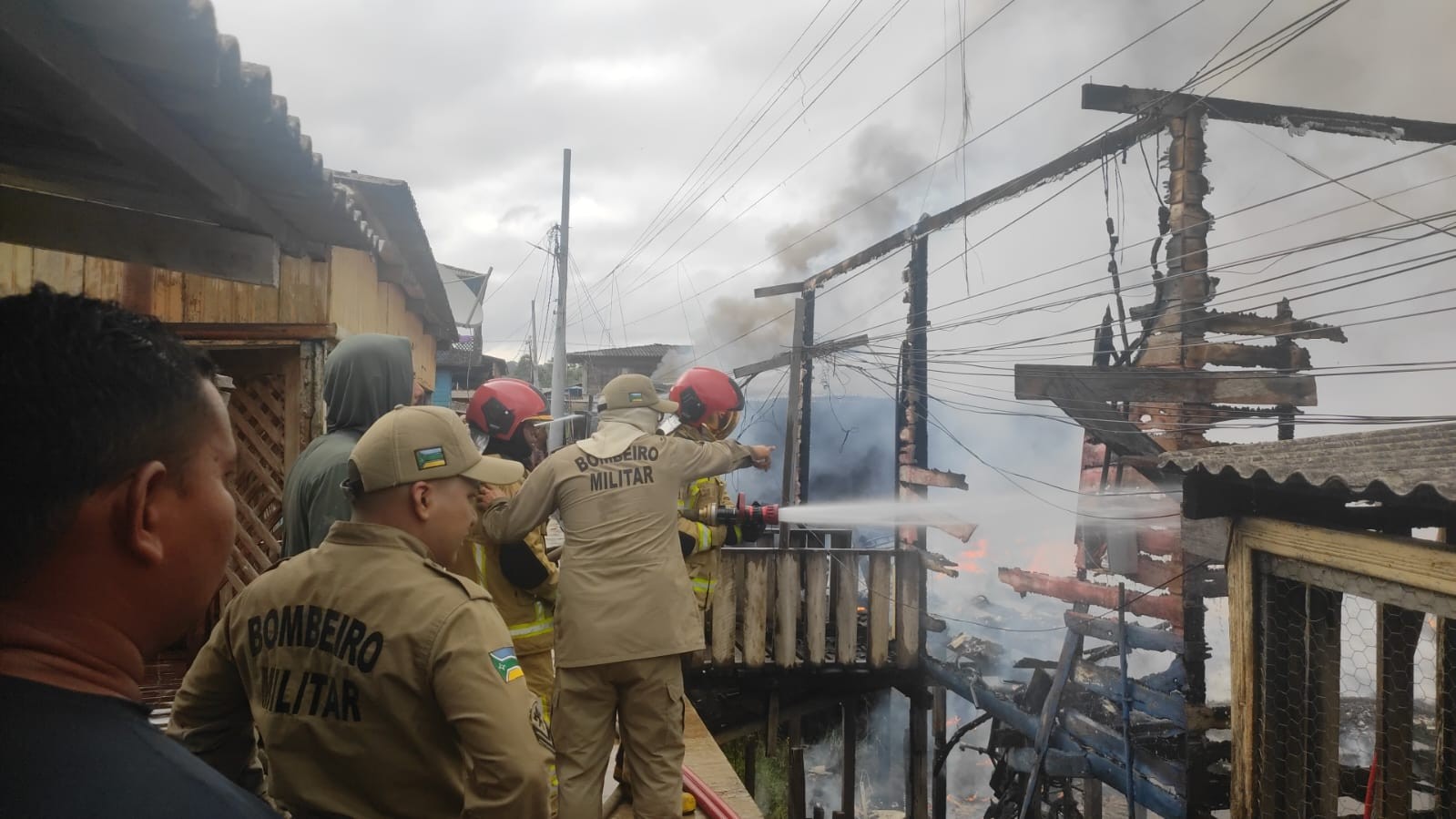 VÍDEO: incêndio atinge 4 casas em Laranjal do Jari, no Sul do Amapá 