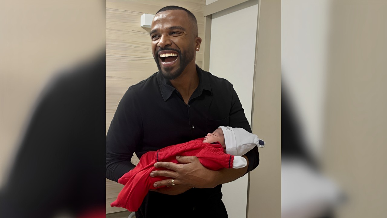 Alexandre Pires celebra nascimento do primeiro neto: 'Obrigado Deus!'