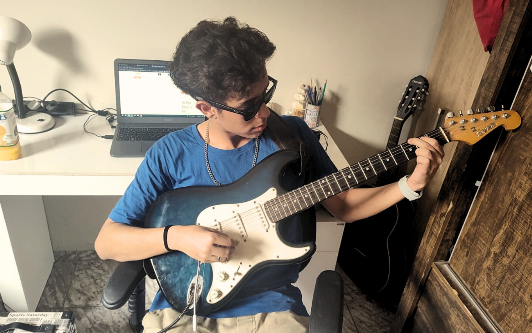 Filho de faxineira e sapateiro, jovem de 18 anos consegue vaga em medicina na USP, Unicamp e Unesp