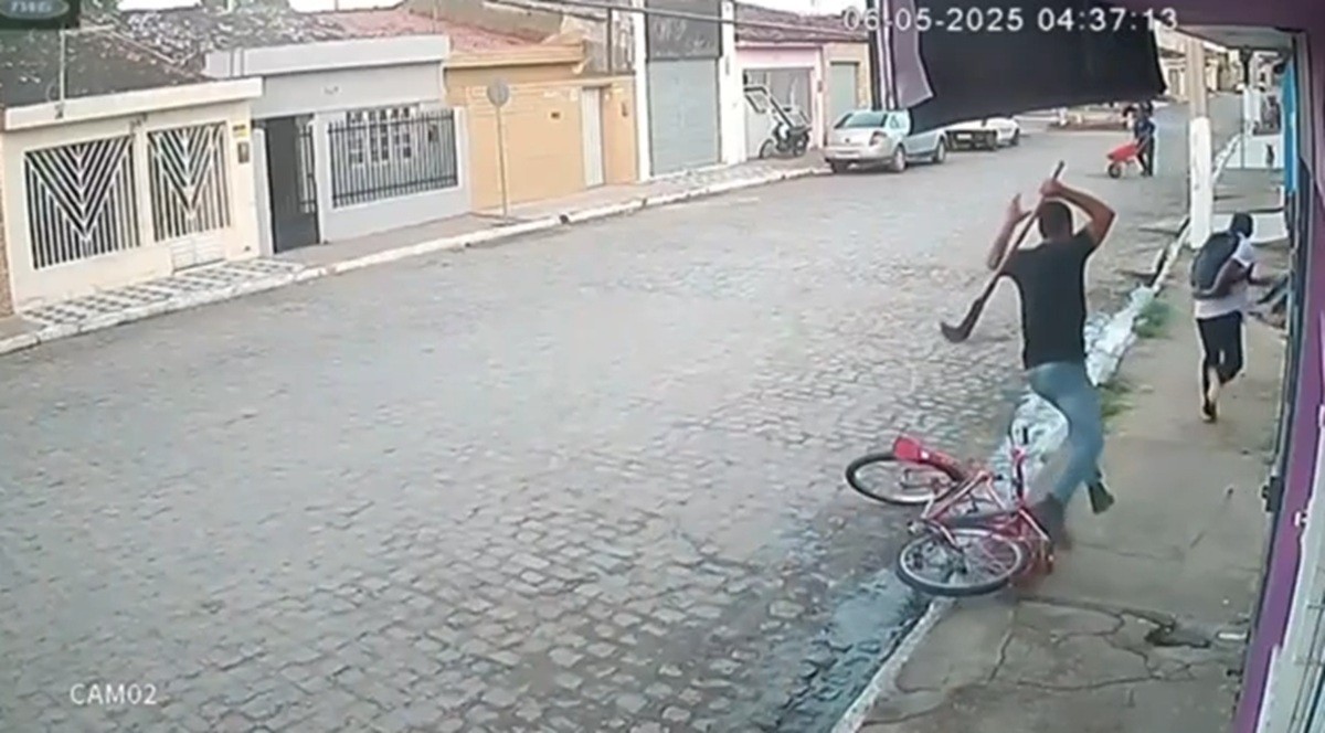 Homem é assassinado com 16 golpes de foice em Campo Alegre; câmeras registram momento do crime