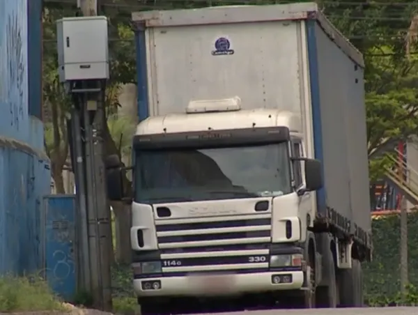 Moradores do Jardim Lazzareschi, em Suzano, reclamam do tráfego de  caminhões pesados, Mogi das Cruzes e Suzano