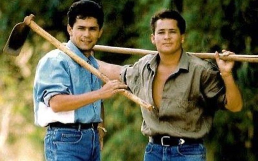 Cantor Leonardo posta foto em homenagem a Leandro, que morreu h 25 anos  Foto: Reproduo/Redes sociais