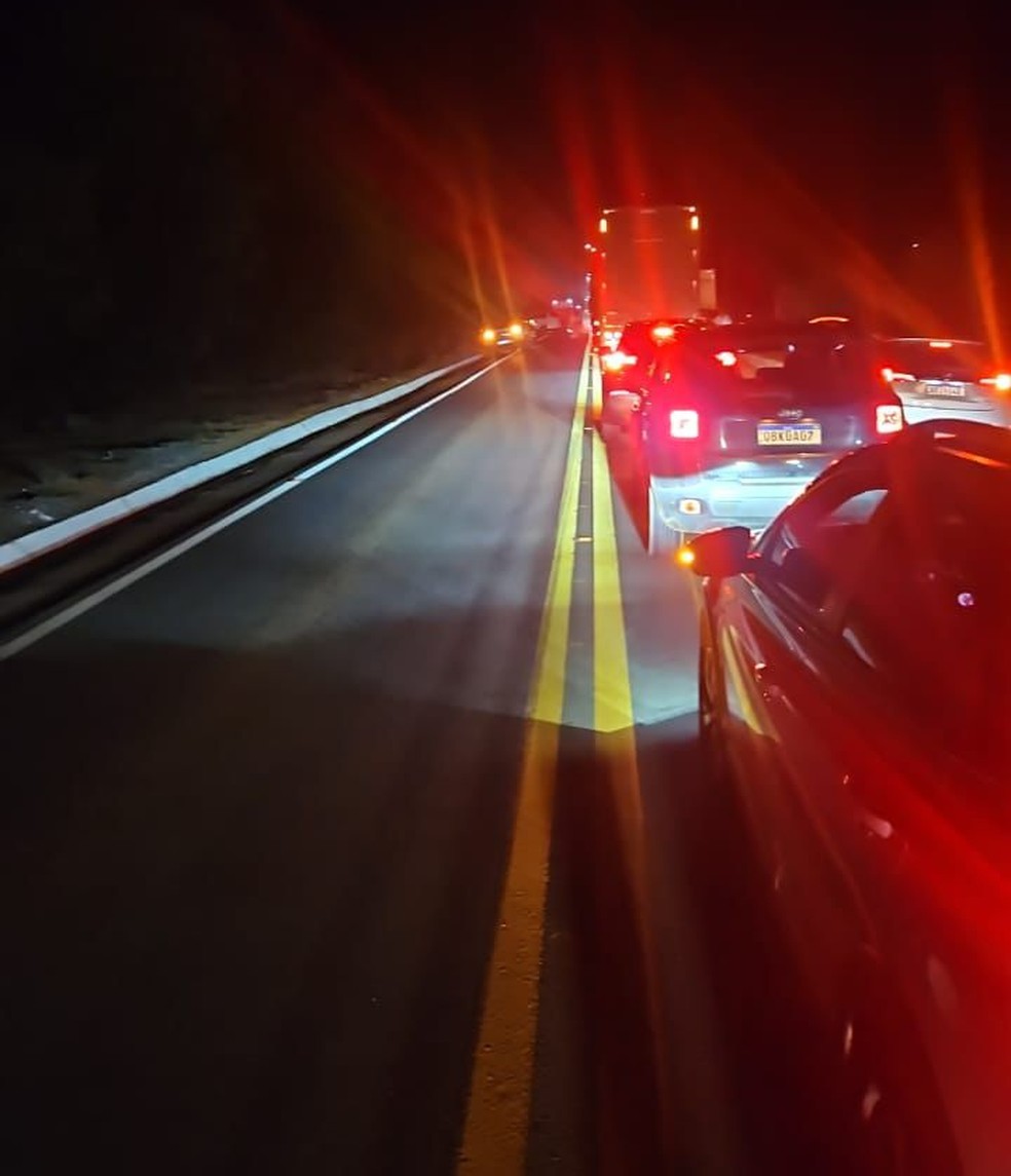 Acidente provocou congestionamento na rodovia MT-358, próximo à Serra Tapirapuã, em Tangará da Serra. — Foto: Reprodução
