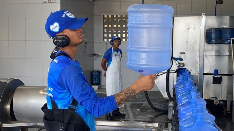 Da Fonte &agrave; Mesa: O Puro Processo de Produ&ccedil;&atilde;o da &Aacute;gua Mineral Main&aacute; &mdash; Foto: Divulga&ccedil;&atilde;o