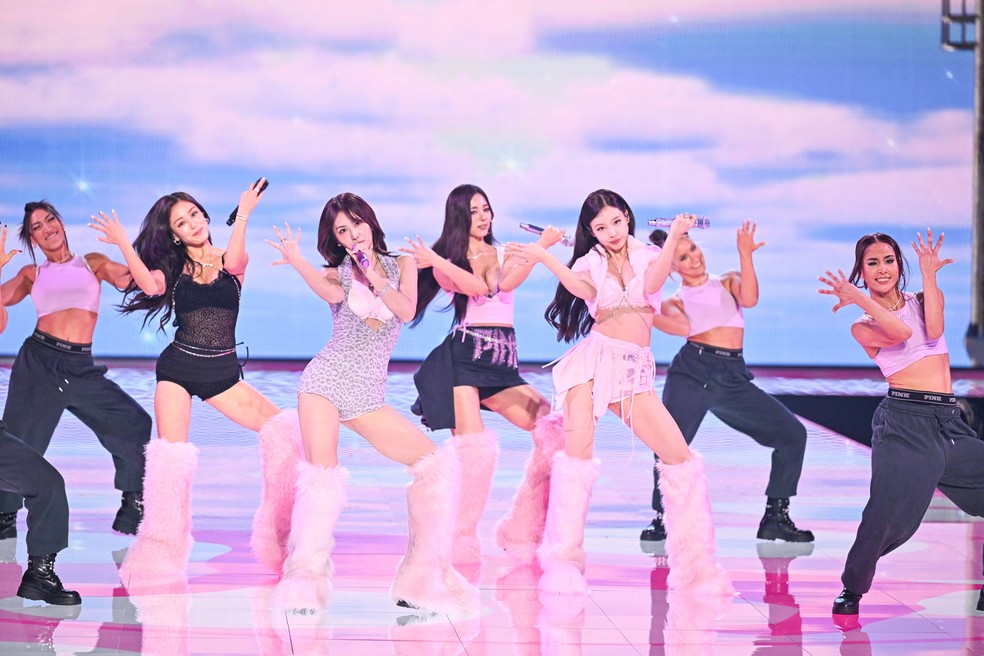 Twice se apresenta no Victoria's Secret Fashion Show — Foto: Evan Agostini/Invision/AP