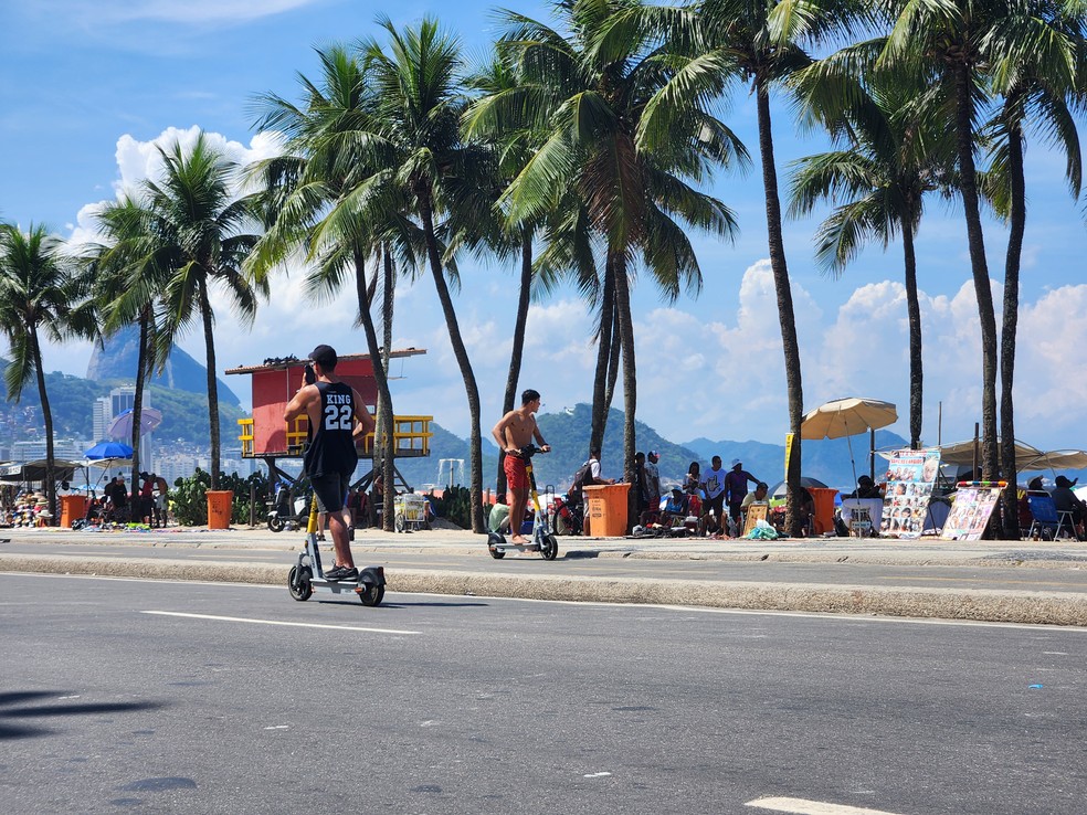 A empresa Whoosh já alugou seus patinetes para mais de 400 mil usuários no Rio de Janeiro. — Foto: Raoni Alves / g1 Rio