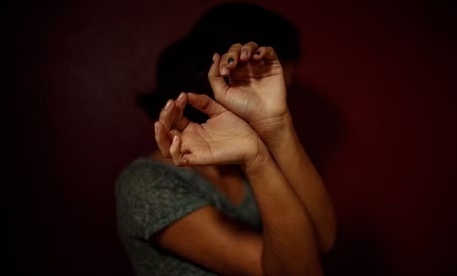 Promessa de altos ganhos e hospedagem: organização criminosa alicia mulheres para tráfico sexual na Europa