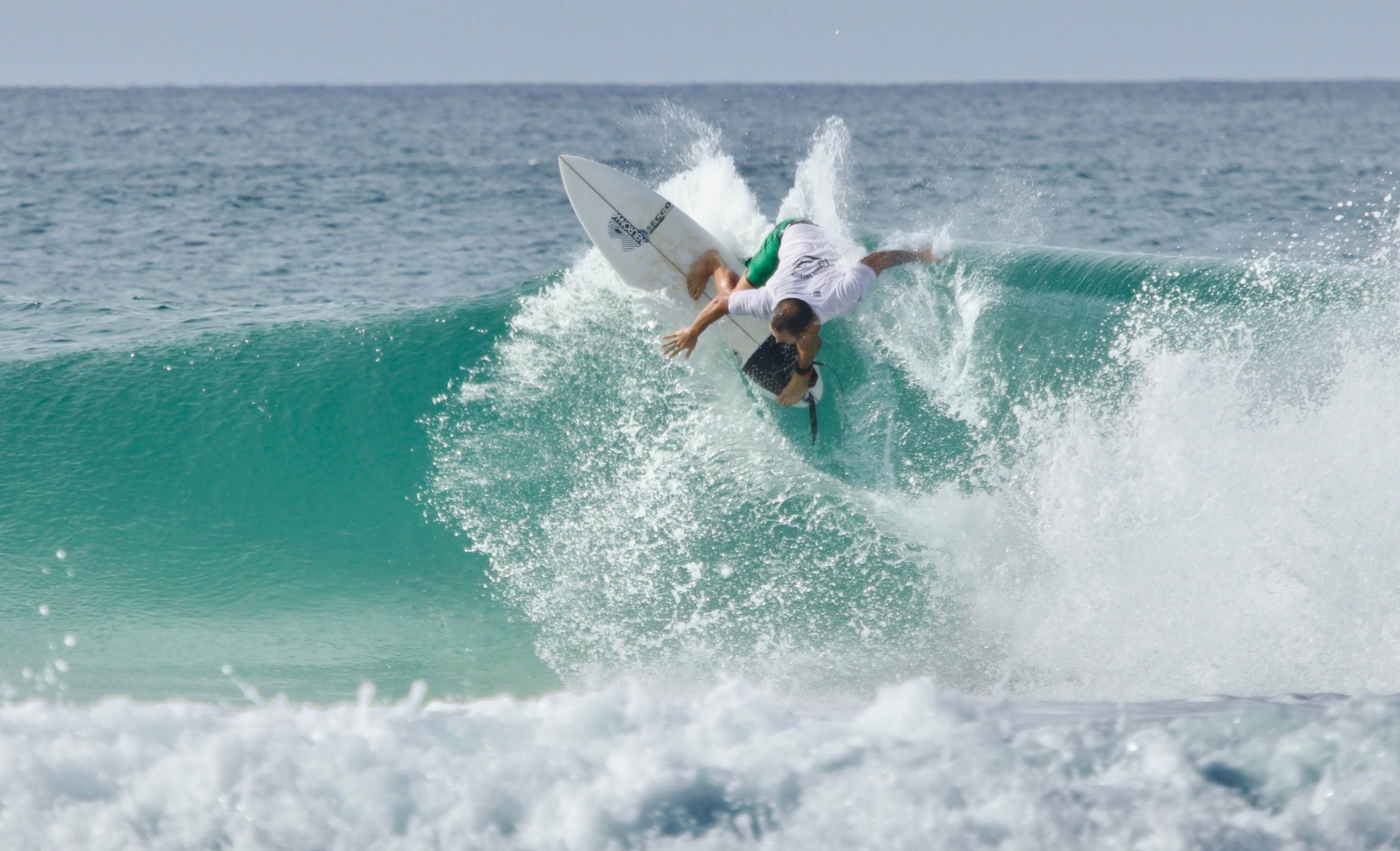 Fernando de Noronha tem primeira etapa do circuito de surfe; veja quem são os campeões
