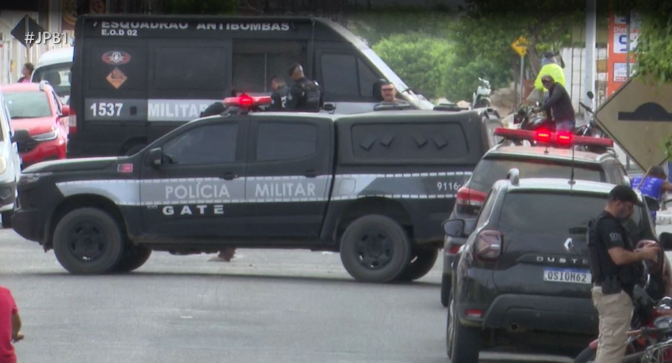 Três homens morrem em confronto com a polícia após tentativa de explosão a cofre de supermercado, na PB