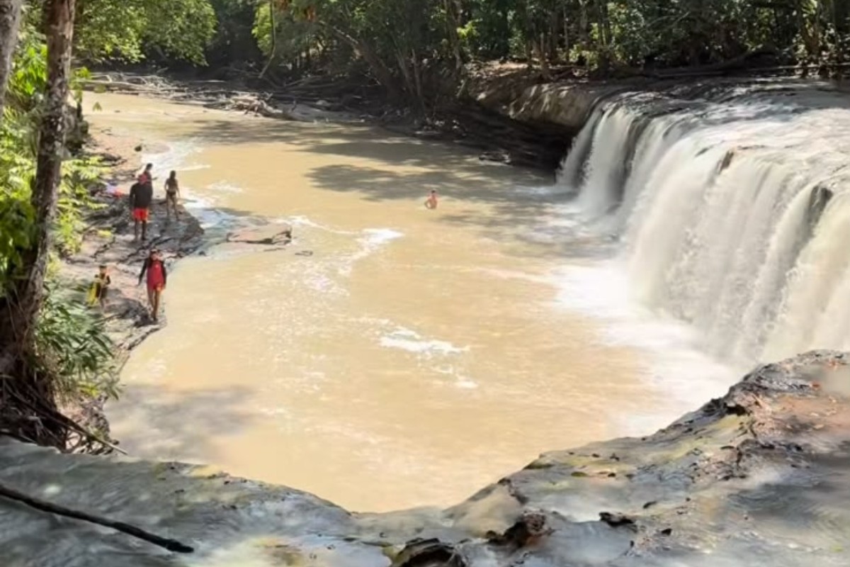 Entenda como água de cachoeira turística no Amazonas mudou de cor e ficou barrenta
