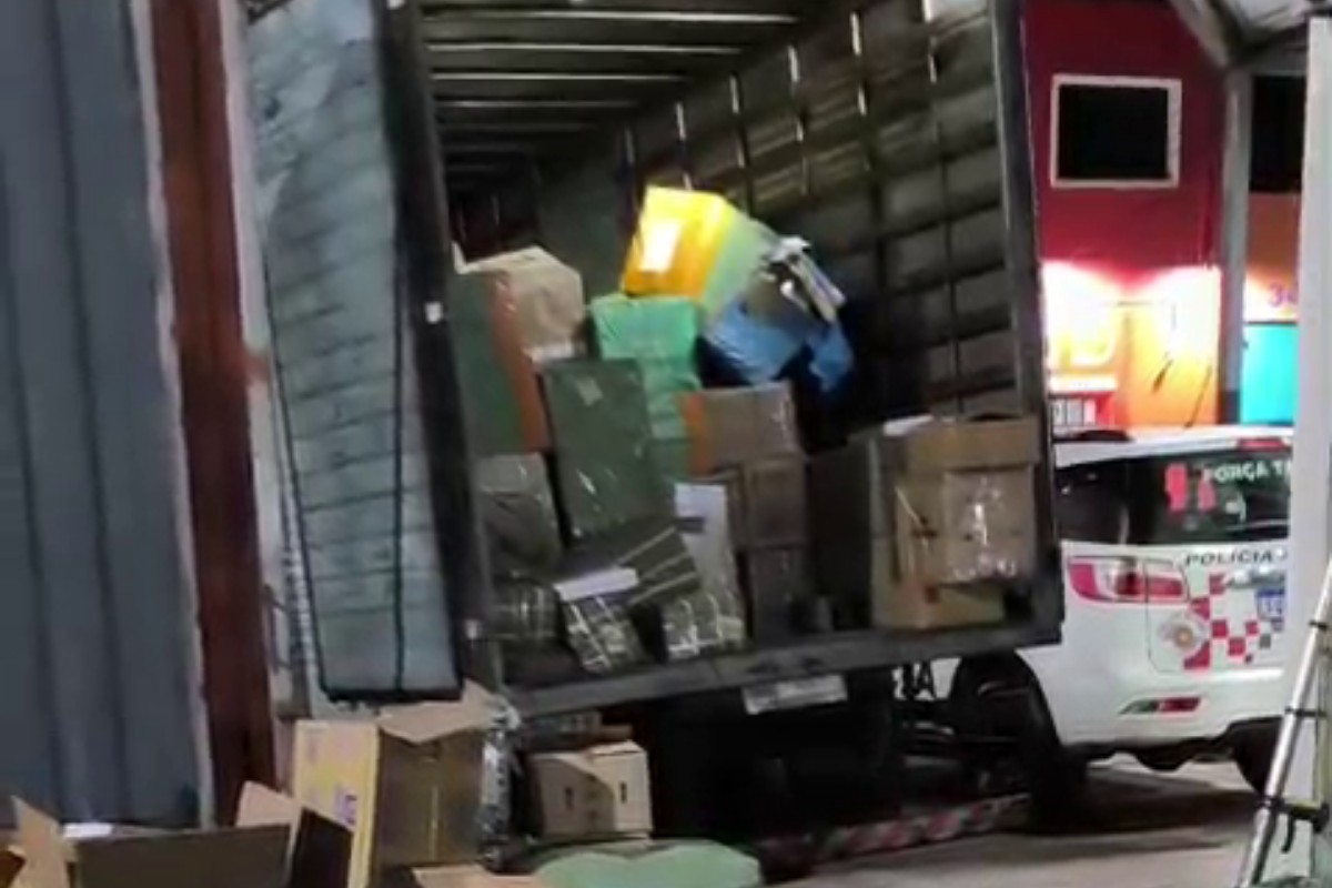 Motorista de caminhão é preso em Cordeirópolis por importar produtos e medicamentos irregulares