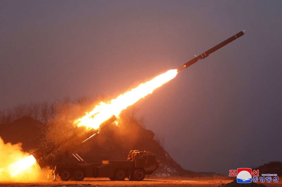 Teste de míssil 'estratégico' da Coreia do Norte feito em 30 de janeiro de 2024 — Foto: KCNA via Reuters