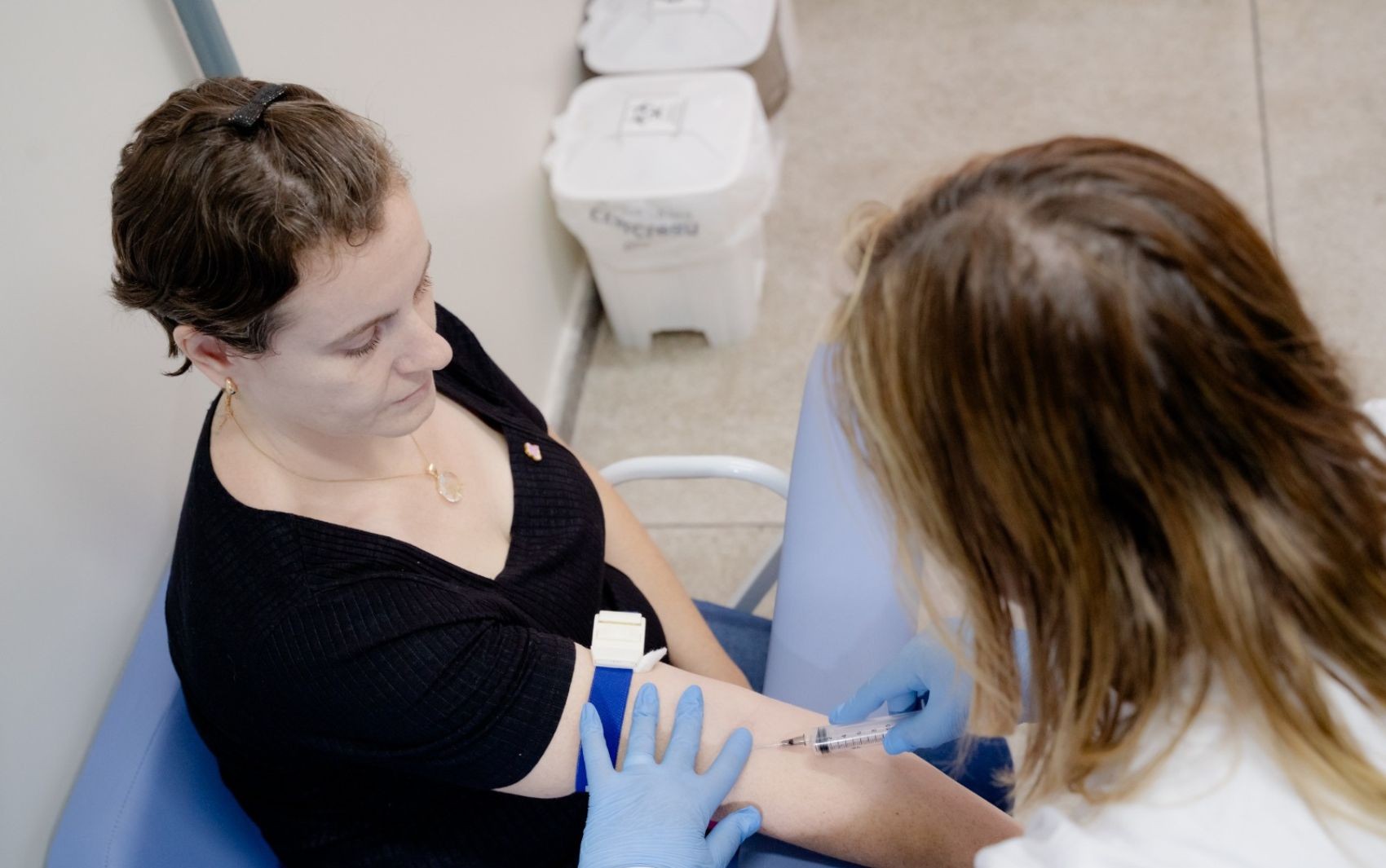 Exames genéticos gratuitos para prevenção do câncer de mama e ovário são oferecidos pelo SUS, em Goiás; sabia como fazer