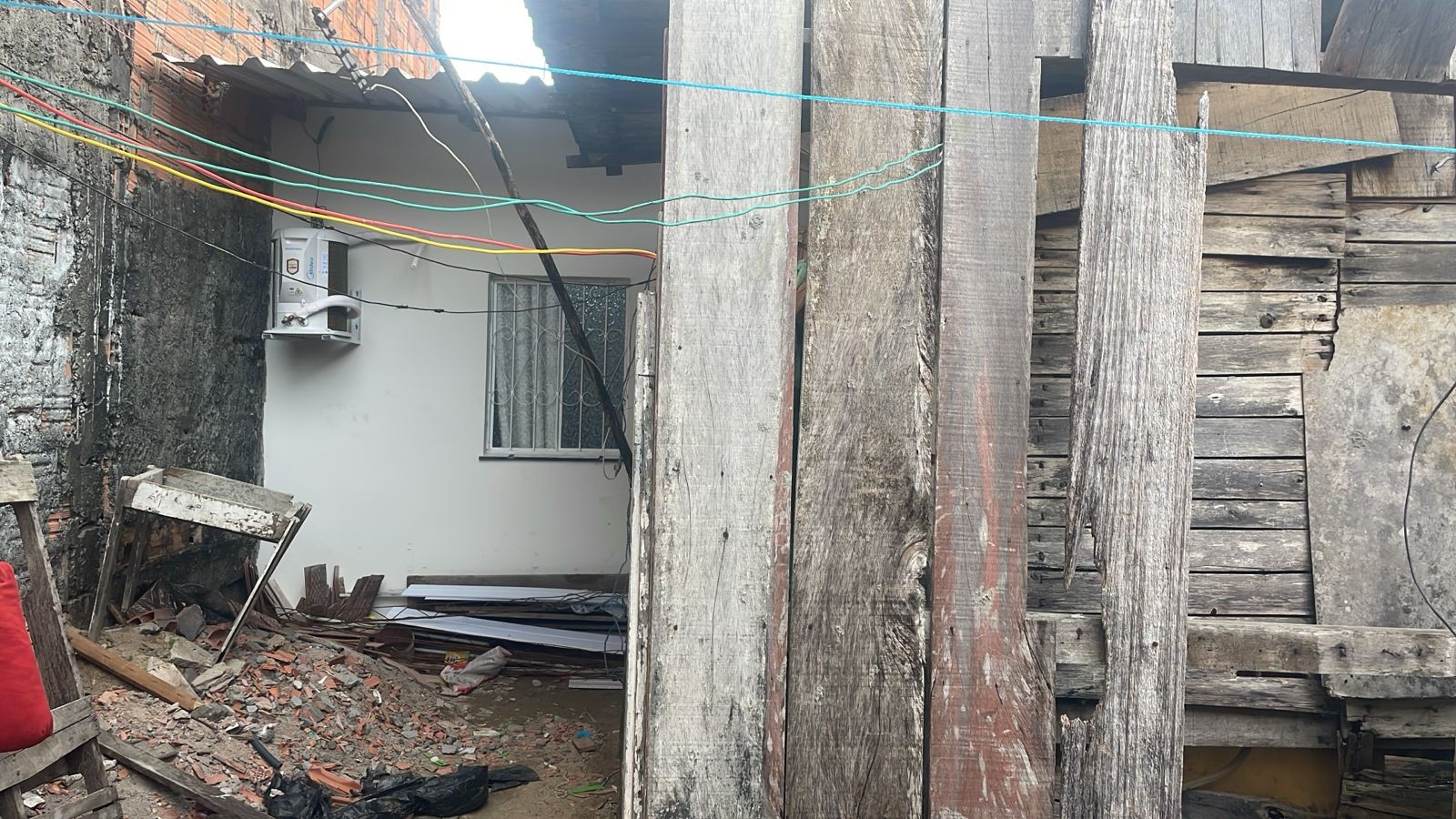 Homem é morto com 16 facadas após ter casa invadida e roubada em Manaus