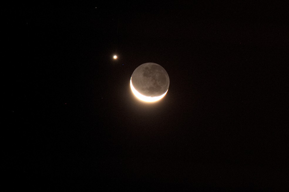 Lua e Vênus aparecem lado a lado no céu de Bauru (SP) — Foto: Observatório Unesp Bauru/Reprodução