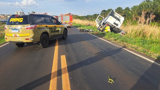 Motociclista morre após colisão com caminhão na MGC-497; caminhoneiro não tinha habilitação