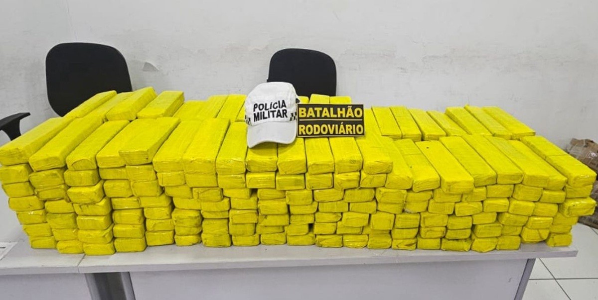 Polícia prende dupla com 150 kg de maconha em blitz