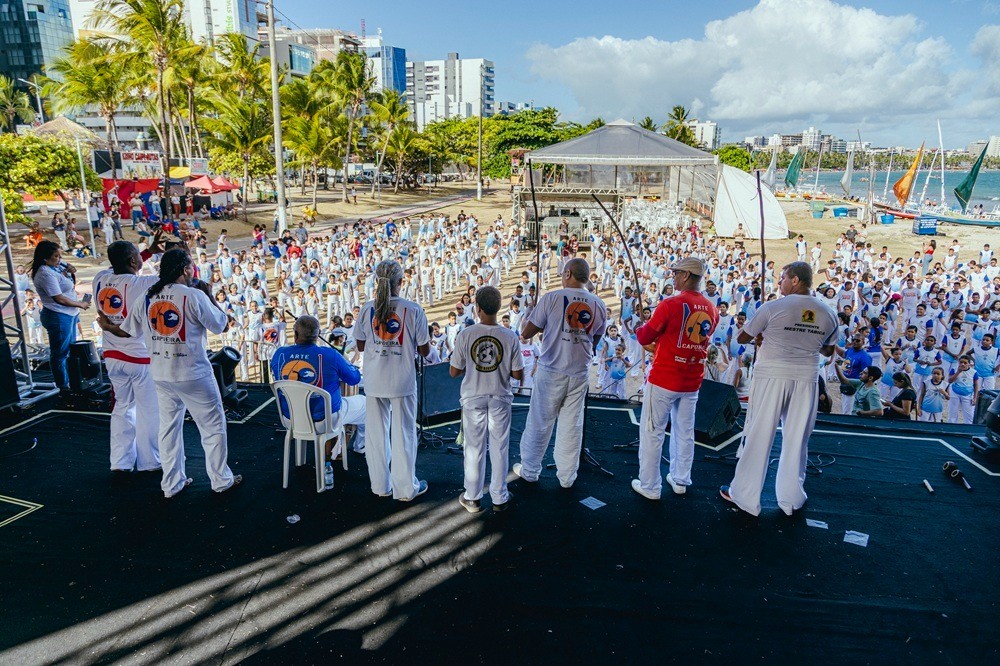 Vamos Subir a Serra leva shows e feira afro à orla de Maceió