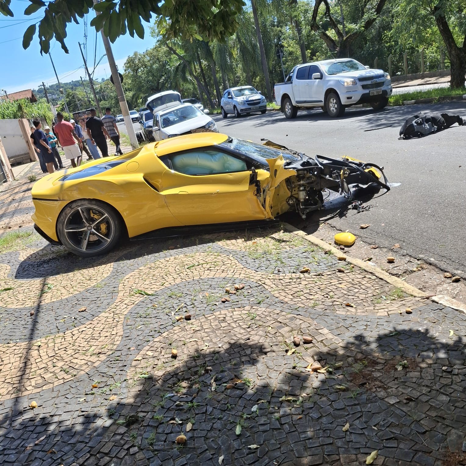 Ferrari fica destruída após acidente em avenida de Campinas; FOTOS | G1