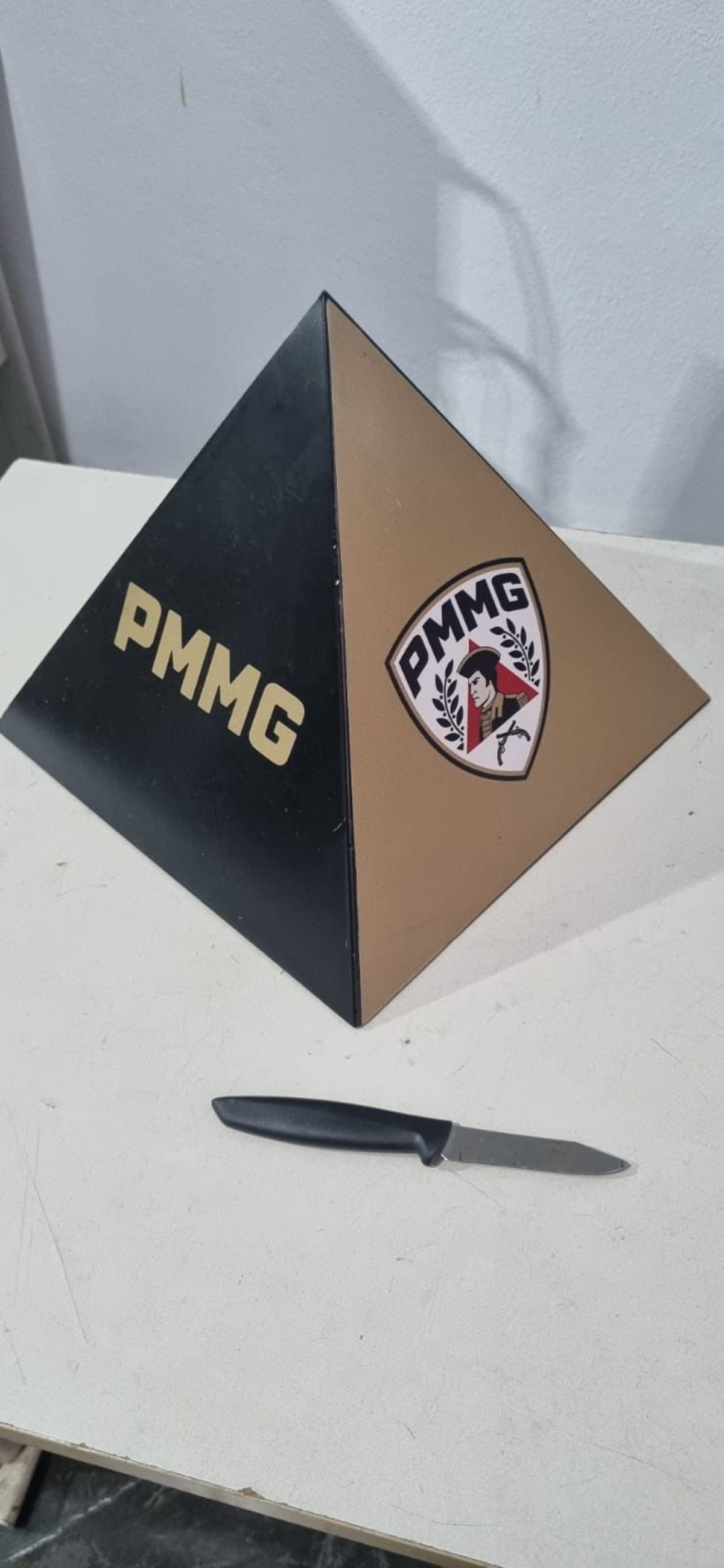 Mulher é presa após esfaquear jovem em Cláudio; vítima foi atacada por trás e atingida no pescoço