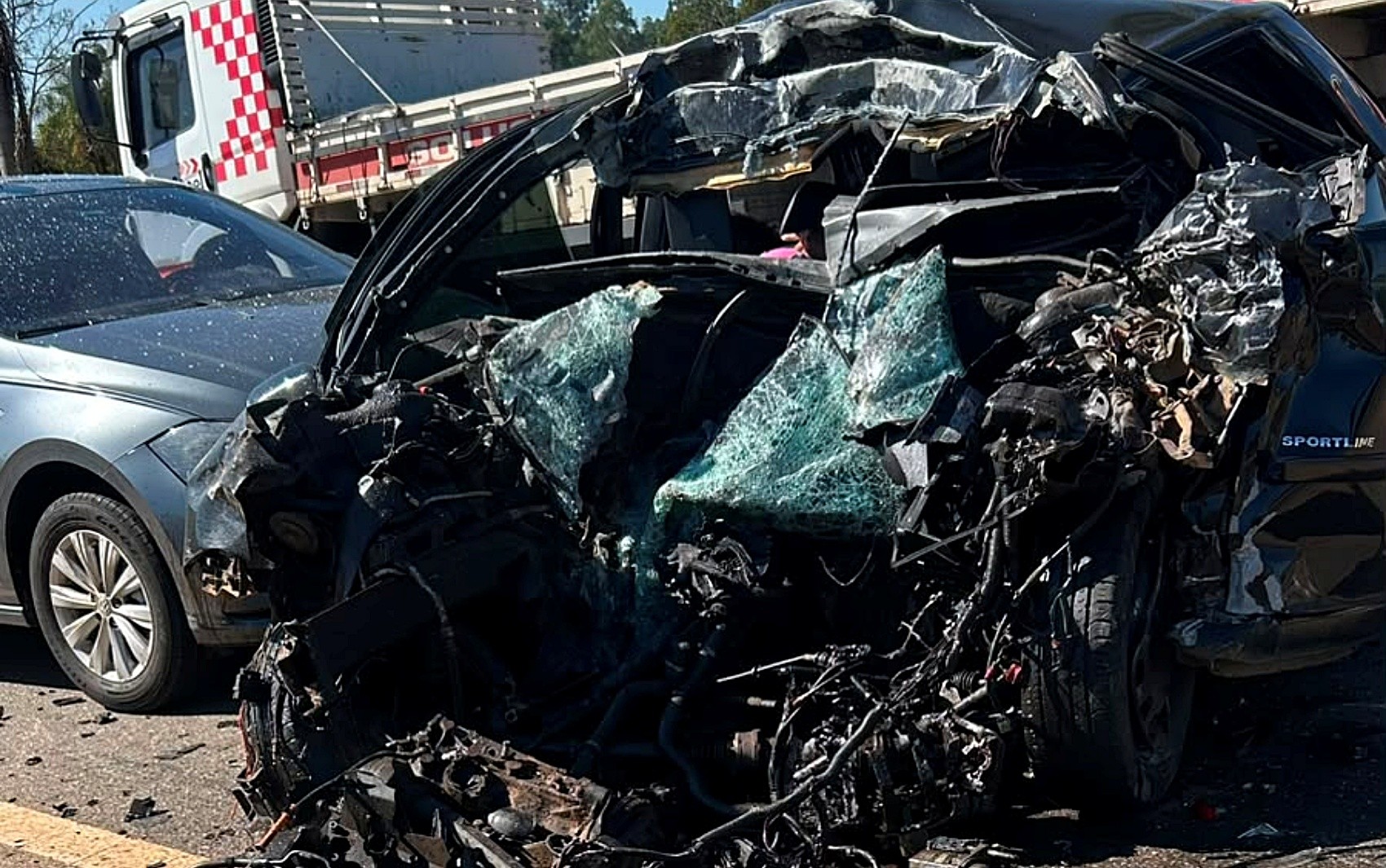Motorista morre e bebê fica gravemente ferido em acidente com quatro veículos na BR-265, em MG