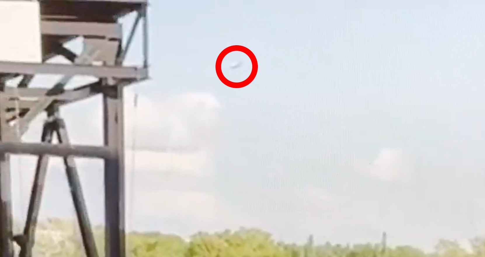 Avião comercial evita colisão com bombardeiro militar nos EUA e piloto é aplaudido; VÍDEO