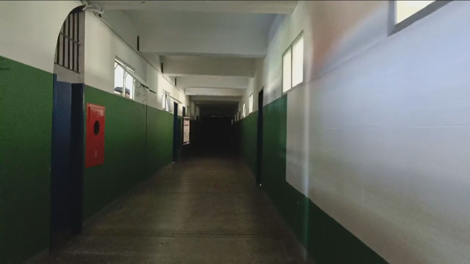 CIEP em Duque de Caxias está sem luz há quase cinco meses após furto de cabos