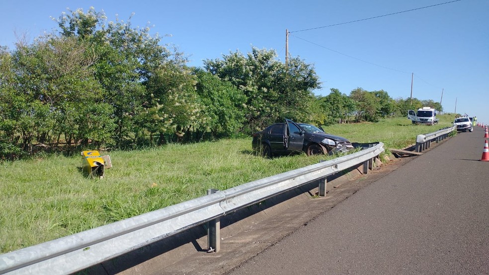 Acidente foi registrado na Rodovia Raposo Tavares (SP-270), neste domingo (14), em Piquerobi (SP) — Foto: Polícia Militar Rodoviária