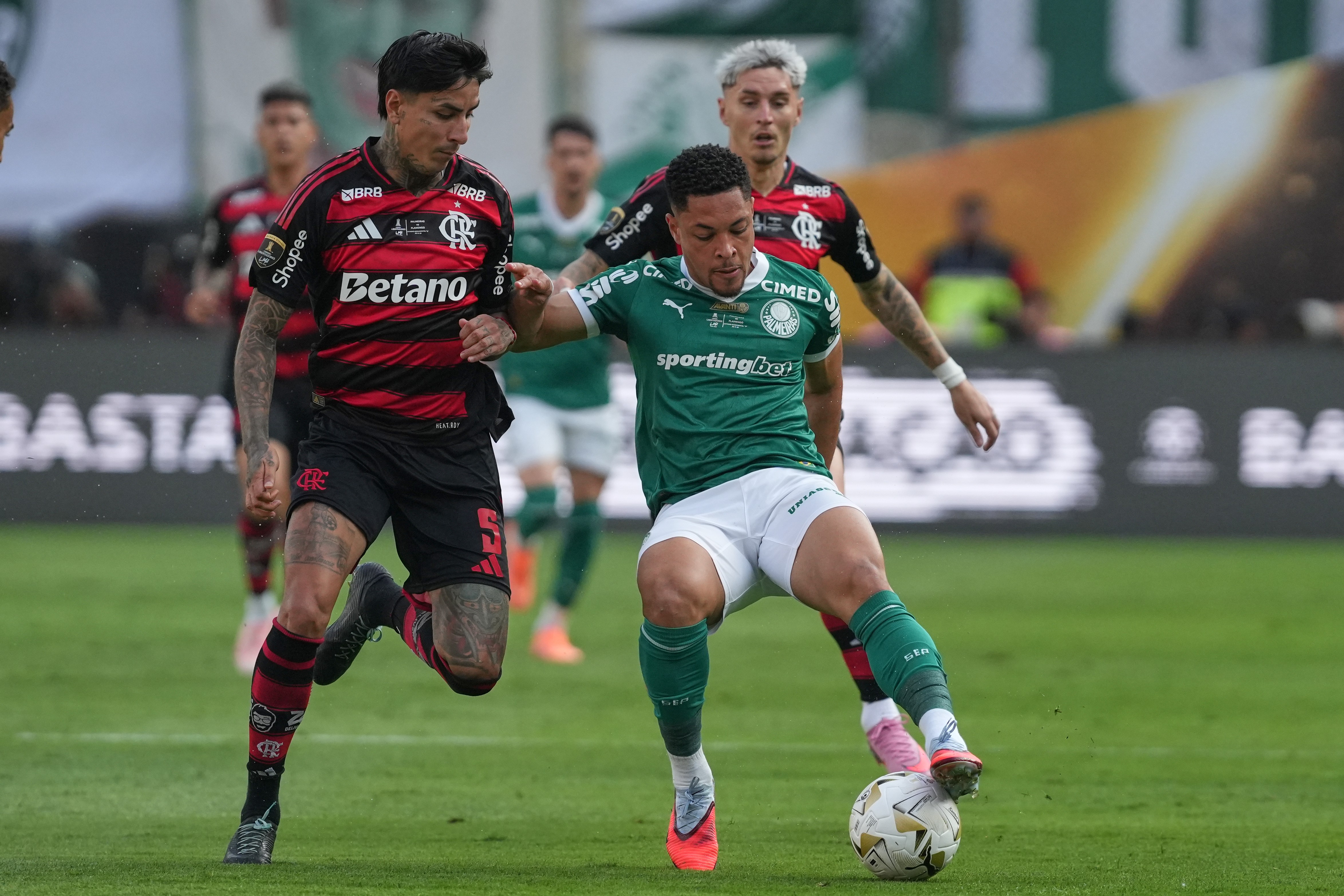 Bets fazem patrocínios de camisas do Brasileirão saltarem 125% em 2 anos e superarem R$ 1 bilhão