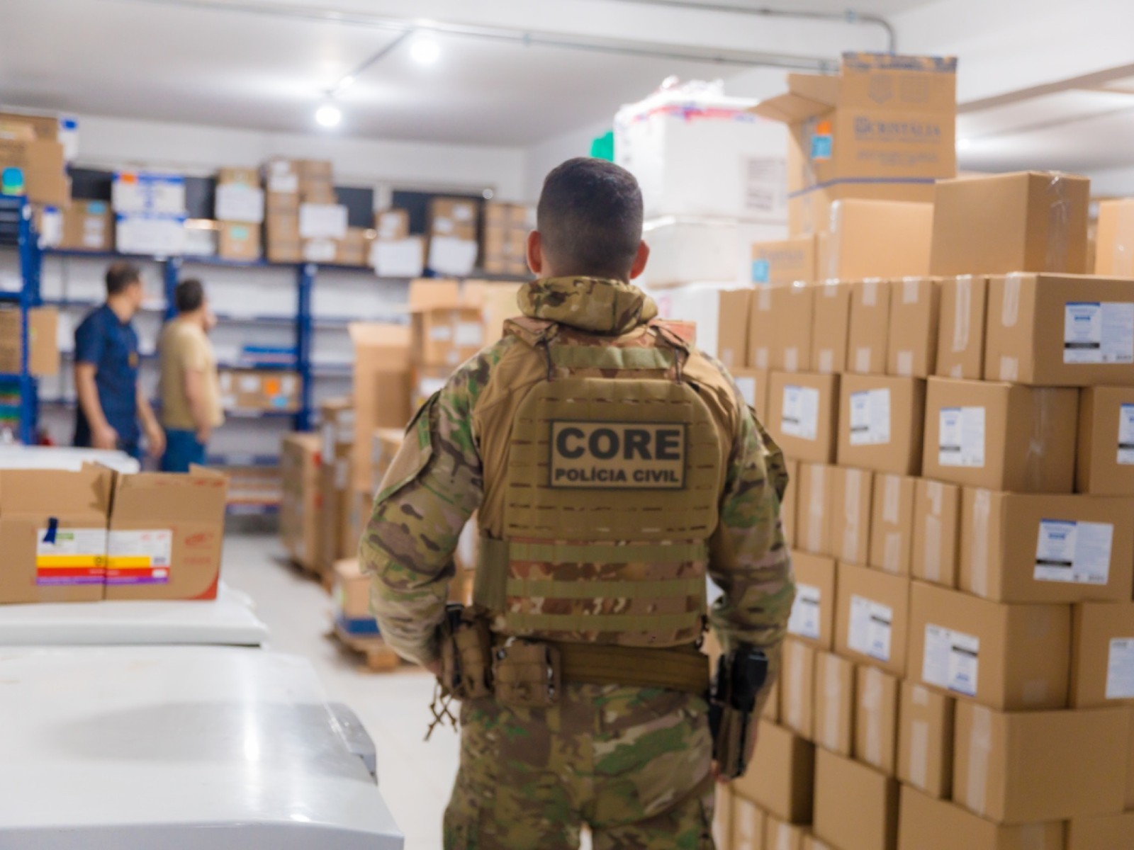 Polícia faz buscas na casa de terceirizado em investigação de remédios desviados no Acre