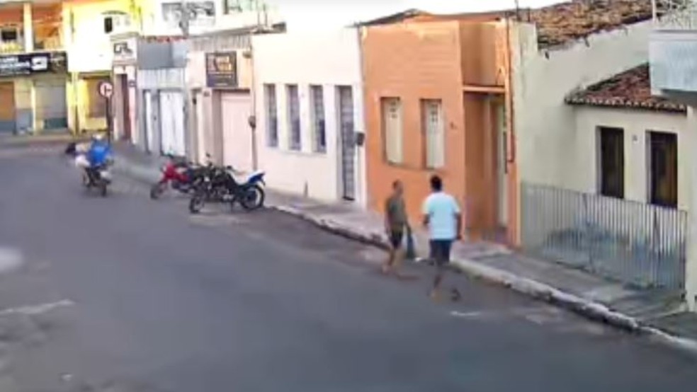 Idosa morreu após ser atacada de forma aleatória por homem em rua de Juazeiro do Norte, no Ceará. — Foto: Reprodução
