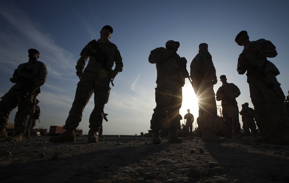 Tribunal contraria Trump e protege militares transgêneros da ativa