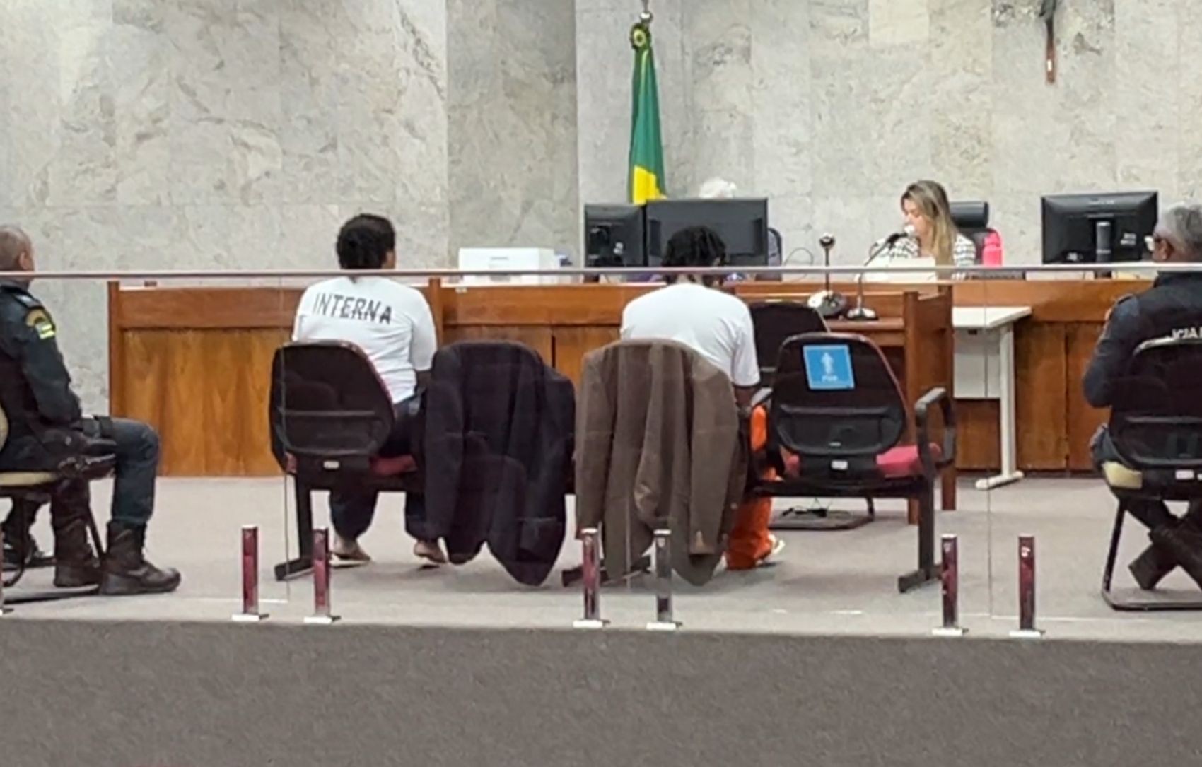 Julgamento de mãe e padrasto envolvidos na morte de criança é iniciado em Aracaju 