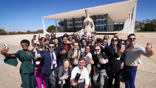 Memes, collabs e eventos com influencers: as estratégias do STF para ganhar seguidores - A estratégia de comunicação foi iniciada pelo STF em 2020 e intensificada no último ano. O humor é uma das ferramentas adotadas. O objetivo é conquistar seguidores para que as informações do órgão alcancem pessoas dos mais diversos segmentos da sociedade, inclusive de espectros políticos diferentes.