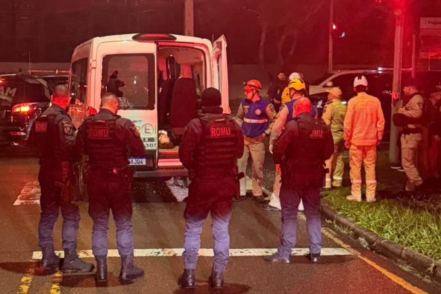Homem que voltava de viagem com a família é morto a tiros dentro de van após sair do aeroporto na Grande Curitiba